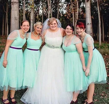 Дешевое новейшее короткое платье подружки невесты длиной до чая, Загородный пляж, сад, официальная свадебная вечеринка, платье подружки невесты для гостей, плюс размер