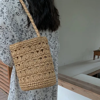 Соломенная тканая сумка 2022 новая летняя сумка ручной работы универсальное полое ведро из ротанга женская сумка