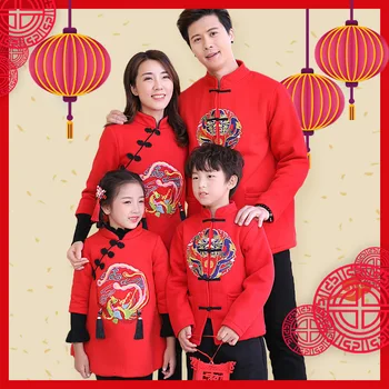 Традиционная китайская семейная одежда, костюм эпохи Тан, красное платье для мамы и дочки, новогоднее пальто с вышивкой для папы, комплекты для мальчиков